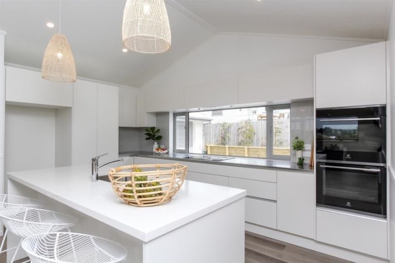 Photo of property in 55b Paynters Avenue, Strandon, New Plymouth, 4312