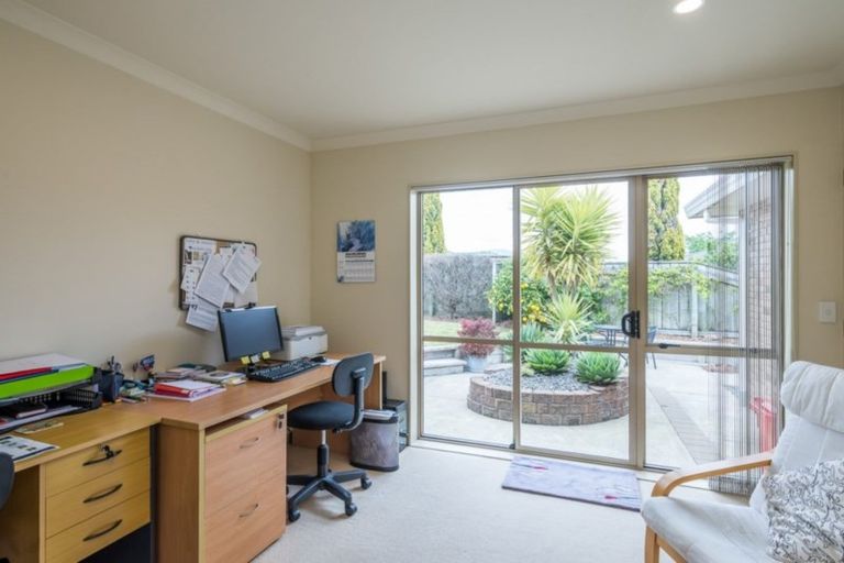 Photo of property in 10 Compass Court, Paraparaumu, 5032