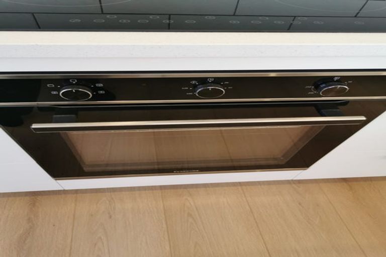 Photo of property in 4/141 Colwill Road, Massey, Auckland, 0614