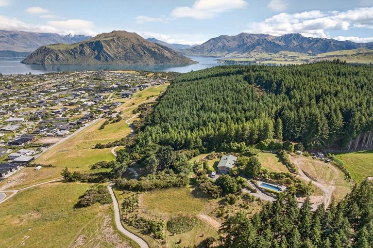 Photo of property in 52 Kirimoko Crescent, Wanaka, 9305