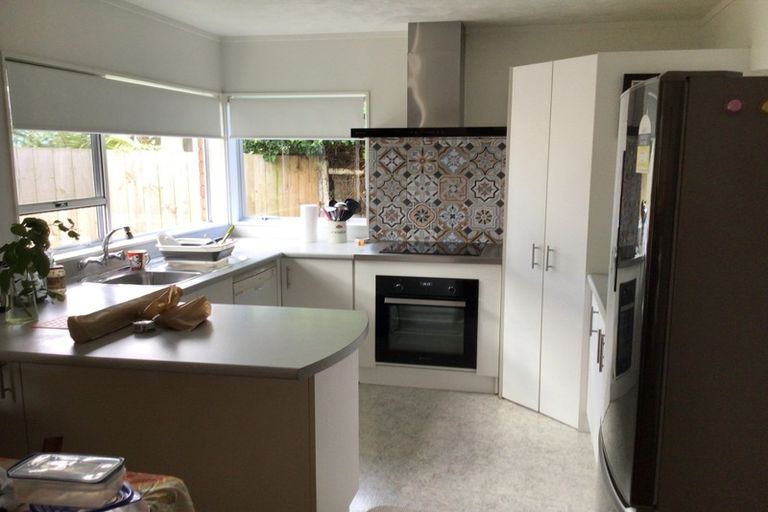 Photo of property in 2/11 Gloria Avenue, Te Atatu Peninsula, Auckland, 0610