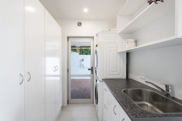 Photo of property in 2/86 Seaview Road, Castor Bay, Auckland, 0620