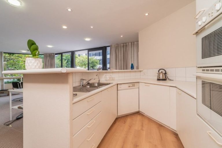 Photo of property in 2/10 Marau Crescent, Mission Bay, Auckland, 1071