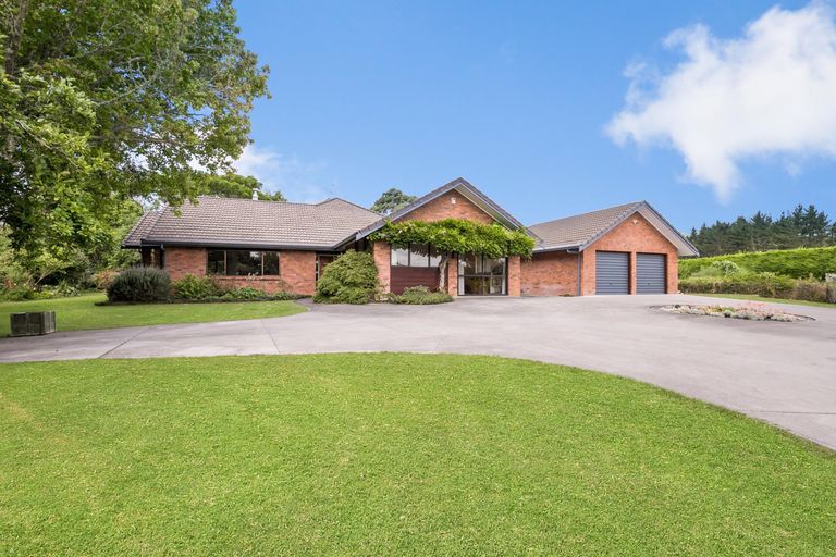 Photo of property in 24 Jack Paterson Road, Opaheke, Papakura, 2584