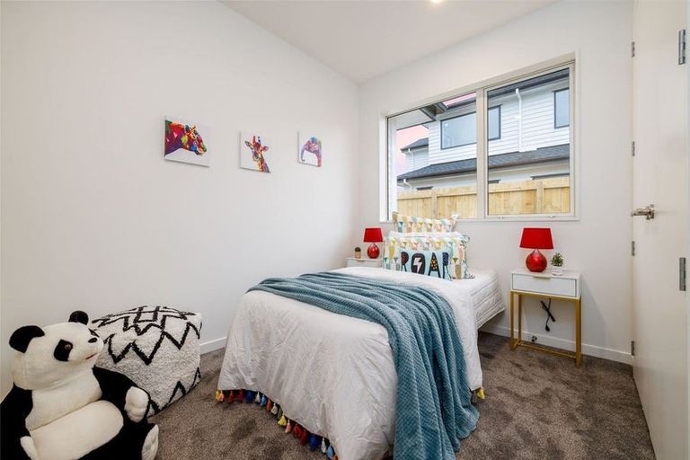 Photo of property in 23 Mcindoe Road, Kumeu, 0810