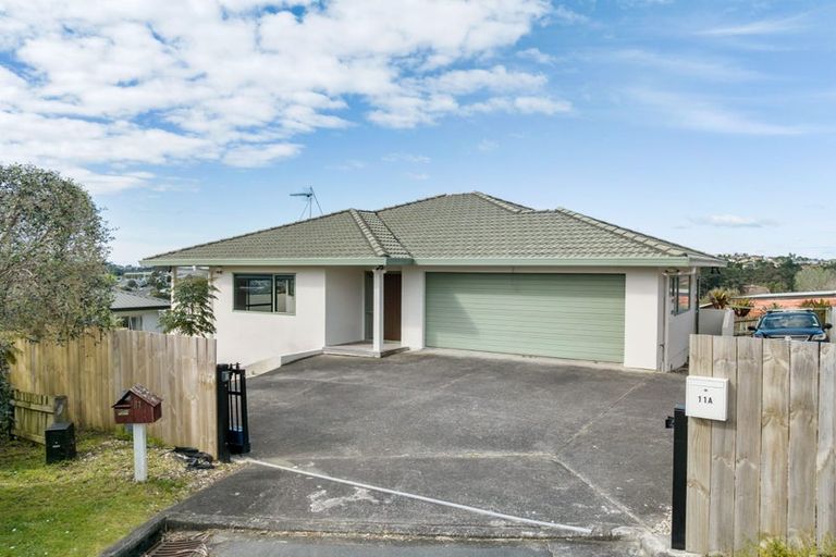 Photo of property in 11 Mannikin Place, Unsworth Heights, Auckland, 0632
