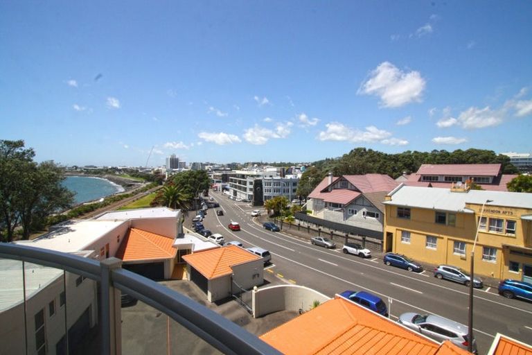 Photo of property in 3/120 Saint Aubyn Street, New Plymouth, 4310