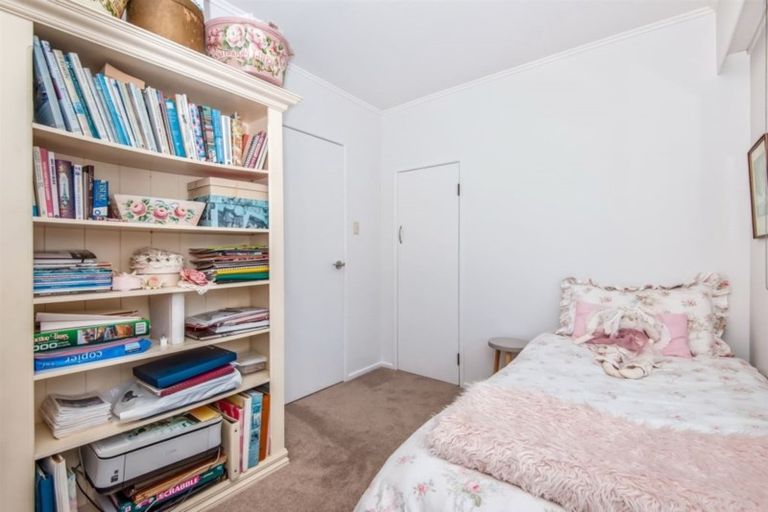 Photo of property in 35 Powrie Street, Glenfield, Auckland, 0629