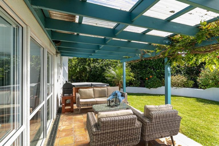 Photo of property in 32 Waipuia Place, Greenhithe, Auckland, 0632