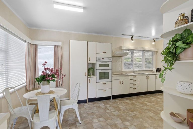 Photo of property in 214 Waddington Drive, Naenae, Lower Hutt, 5011