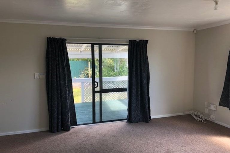 Photo of property in 385 Triangle Road, Henderson, Auckland, 0610