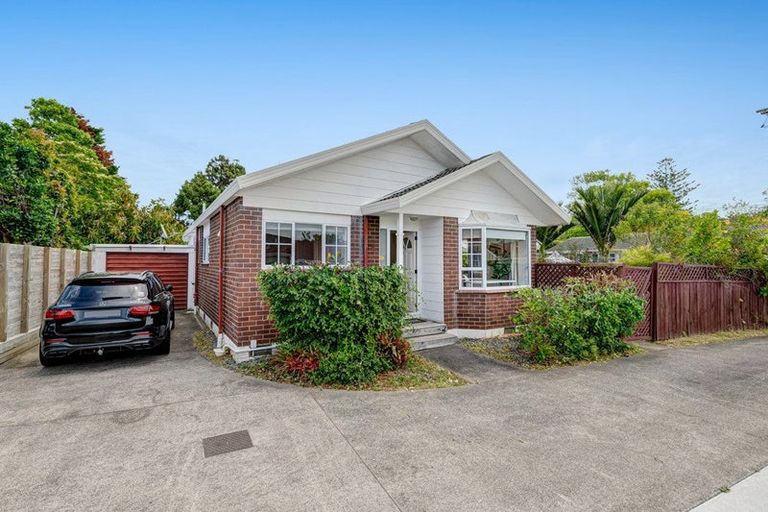 Photo of property in 2/24a Wolsley Avenue, Milford, Auckland, 0620