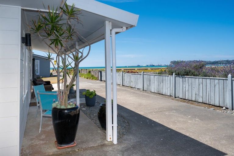 Photo of property in 2/64 The Esplanade, Westshore, Napier, 4110
