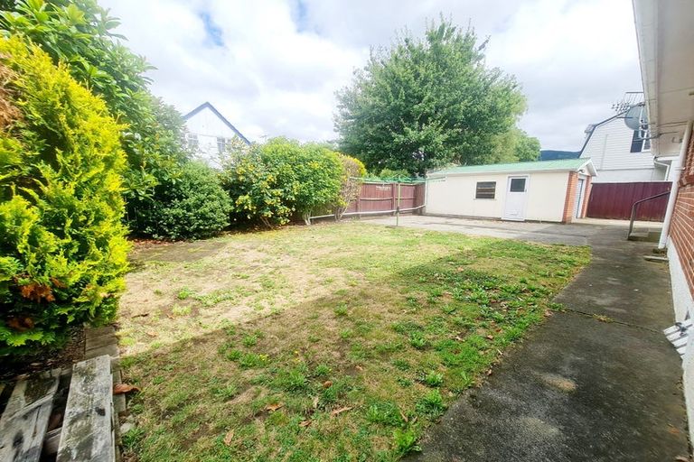 Photo of property in 2a Sutherland Avenue, Silverstream, Upper Hutt, 5019