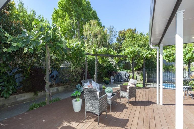 Photo of property in 2 Pukatea Close, Raumati Beach, Paraparaumu, 5032