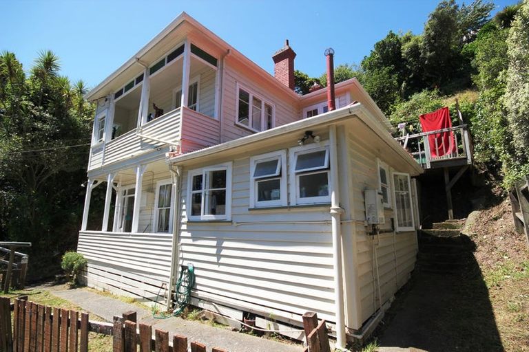 Photo of property in 143 Wadestown Road, Wadestown, Wellington, 6012