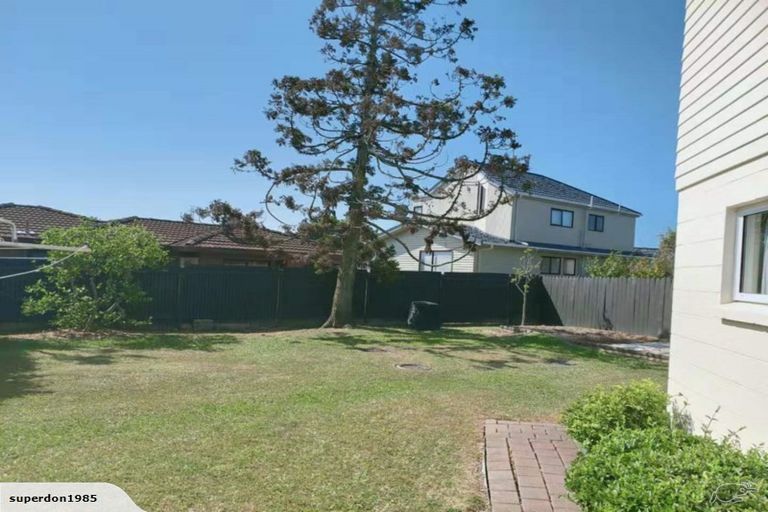 Photo of property in 49 Edgewater Drive, Pakuranga, Auckland, 2010