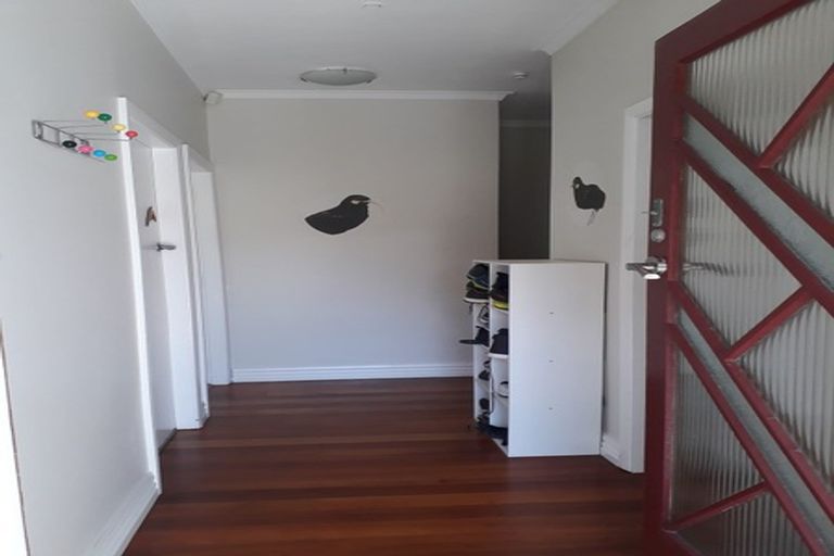 Photo of property in 73 Hungerford Road, Houghton Bay, Wellington, 6023