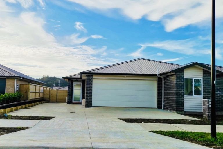 Photo of property in 11 Raymond Grace Avenue, Huapai, Kumeu, 0810