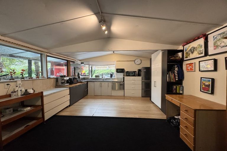Photo of property in 41 Lone Kauri Road, Karekare, New Lynn, 0772