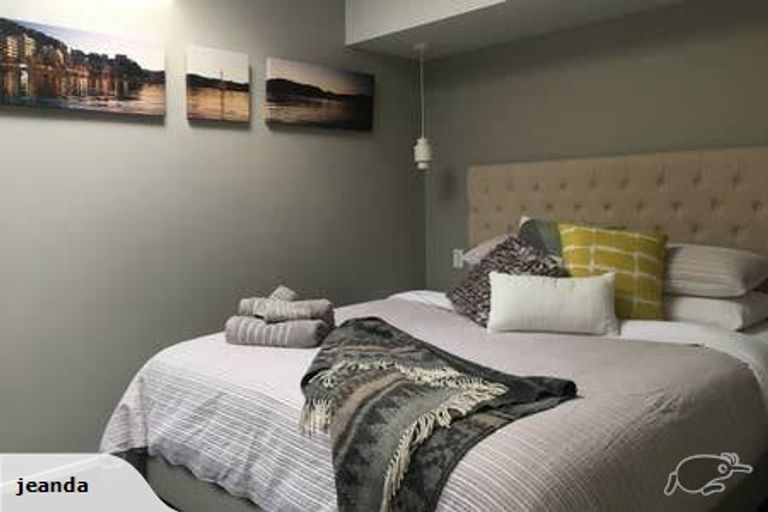 Photo of property in 17 Palliser Road, Roseneath, Wellington, 6011