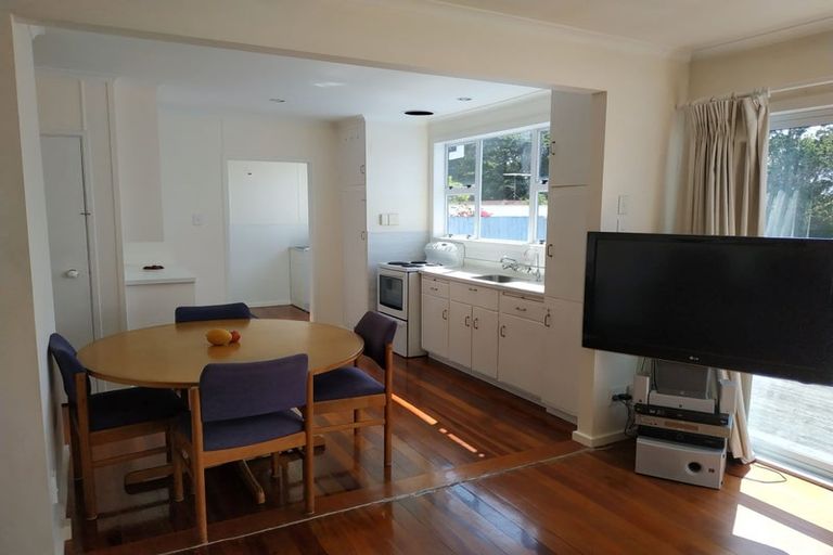 Photo of property in 19a Otakau Road, Milford, Auckland, 0620