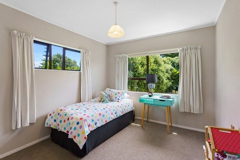 Photo of property in 104 Tutere Street, Waikanae Beach, Waikanae, 5036