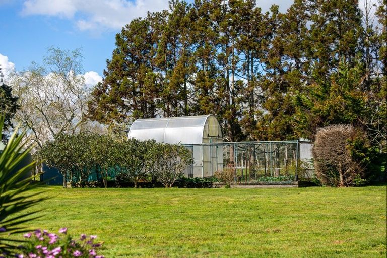 Photo of property in 1343 Kahikatea Flat Road, Kaukapakapa, 0871