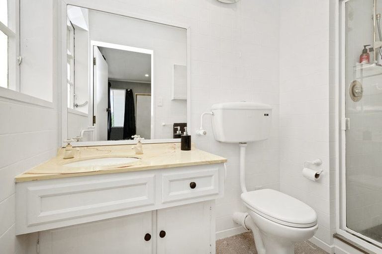 Photo of property in 7 Saint Hildas Glade, Tawa, Wellington, 5028