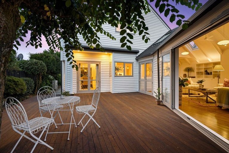 Photo of property in 9 Kotare Street, Fendalton, Christchurch, 8041