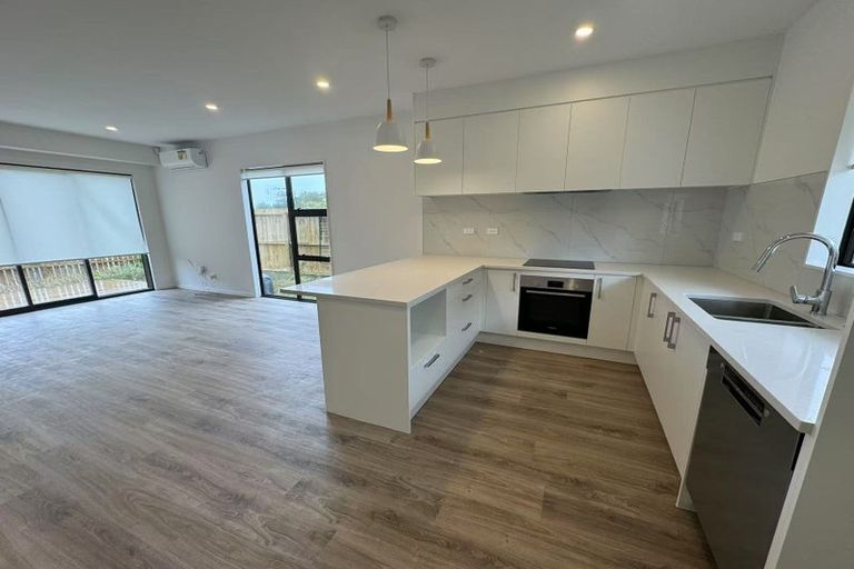 Photo of property in 11f Mawney Road, Henderson, Auckland, 0610