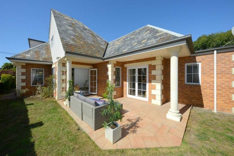 Photo of property in 233 Avonhead Road, Avonhead, Christchurch, 8042