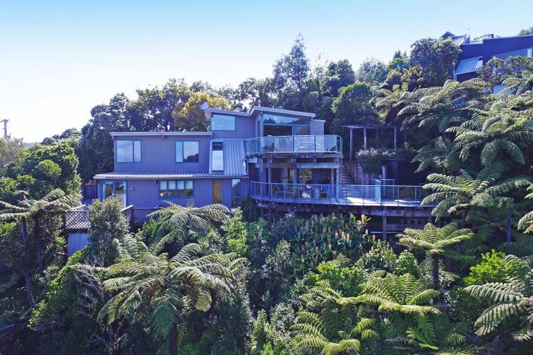 Photo of property in 52 Waitohu Road, York Bay, Lower Hutt, 5013