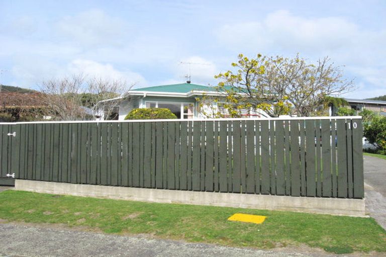 Photo of property in 8 Awatea Avenue, Paraparaumu, 5032