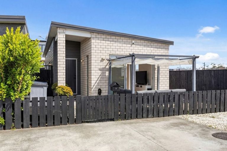 Photo of property in 14 Heri Lane, Westgate, Auckland, 0814
