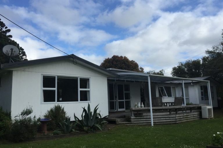 Photo of property in 293 Boord Crescent, Kumeu, 0891