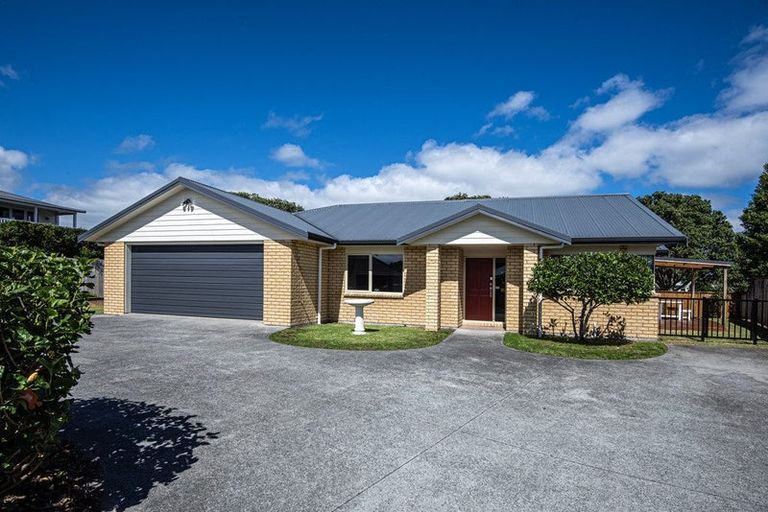 Photo of property in 6 Ishtar Place, One Tree Point, 0118