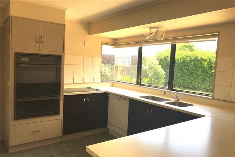 Photo of property in 3 Kadina Place, Botany Downs, Auckland, 2010