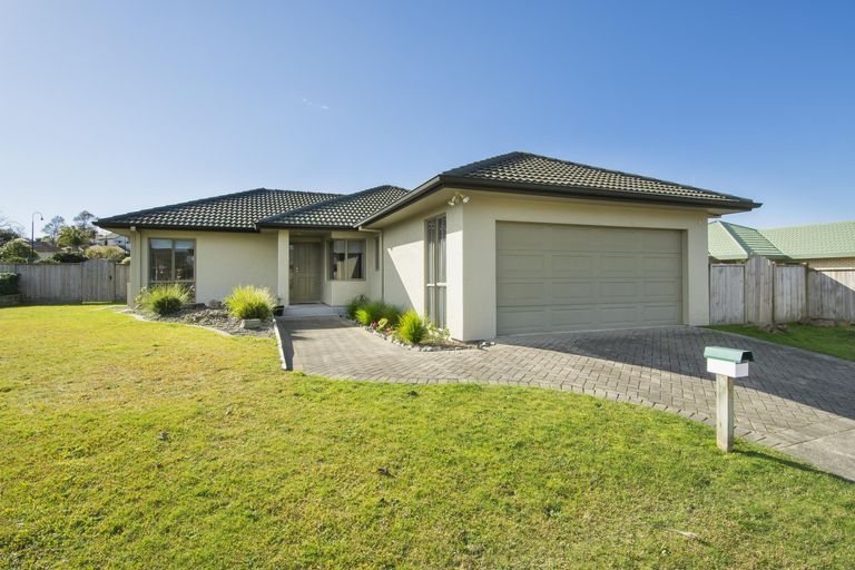 Photo of property in 1 Peregrine Place, Welcome Bay, Tauranga, 3112