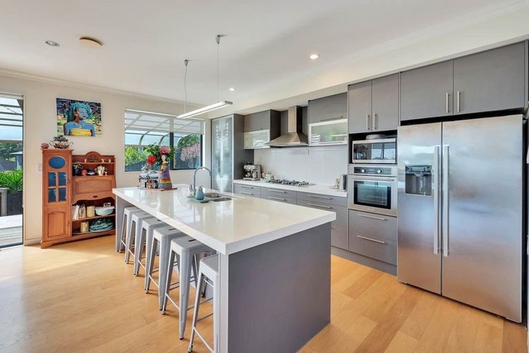 Photo of property in 2 Viridian Lane, Greenhithe, Auckland, 0632