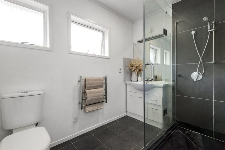 Photo of property in 1/30 Acacia Road, Torbay, Auckland, 0632