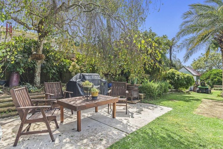 Photo of property in 100 Centennial Avenue, Waitara, 4320