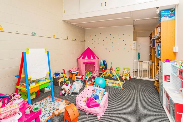 Photo of property in 1/27 Eastern Beach Road, Eastern Beach, Auckland, 2012