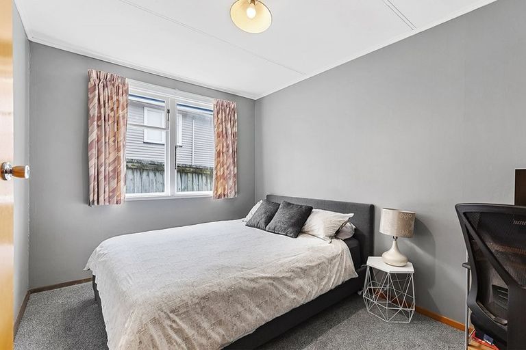 Photo of property in 25 Turkington Street, Tawa, Wellington, 5028