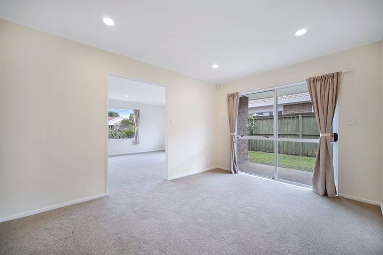 Photo of property in 11 Suncrest Drive, West Harbour, Auckland, 0618