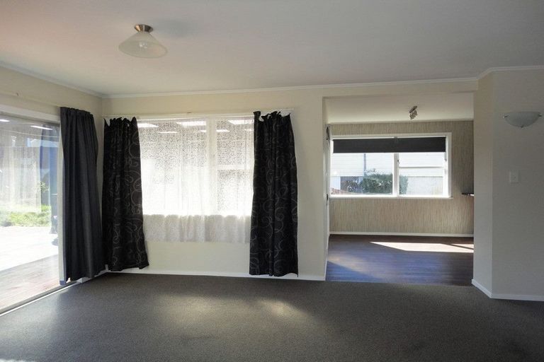 Photo of property in 27 Mcquarrie Avenue, Wattle Downs, Auckland, 2103