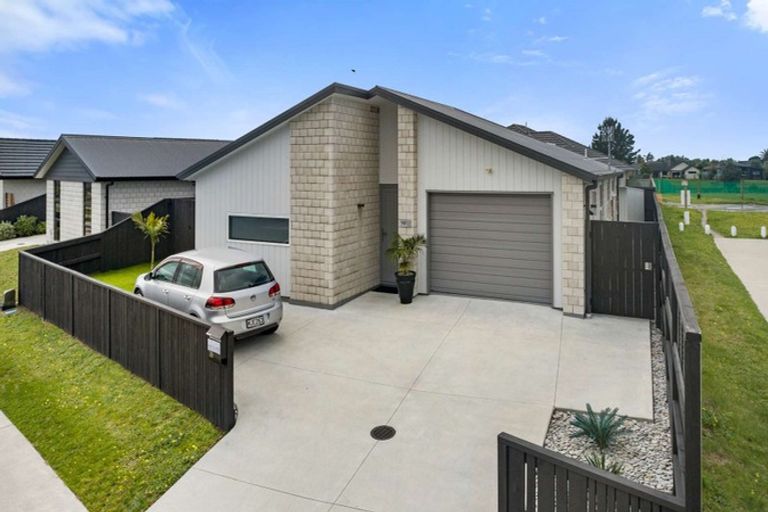 Photo of property in 39 Kotiate Street, Papamoa Beach, Papamoa, 3118