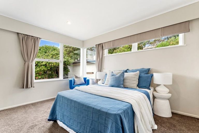 Photo of property in 12 Tawhana Crescent, Red Beach, 0932