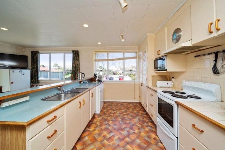 Photo of property in 28 Hunter Street, Hawera, 4610