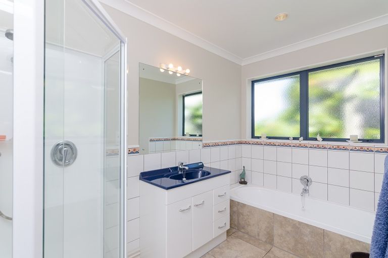 Photo of property in 10 Kenwyn Drive, Carterton, 5713